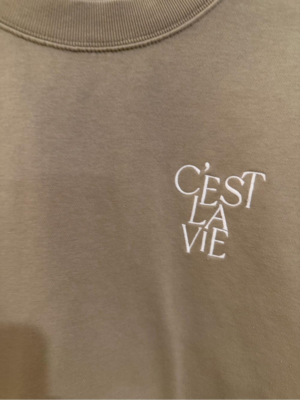 Universal Thread Women’s Crewneck Sweatshirt - Picture 2 of 3